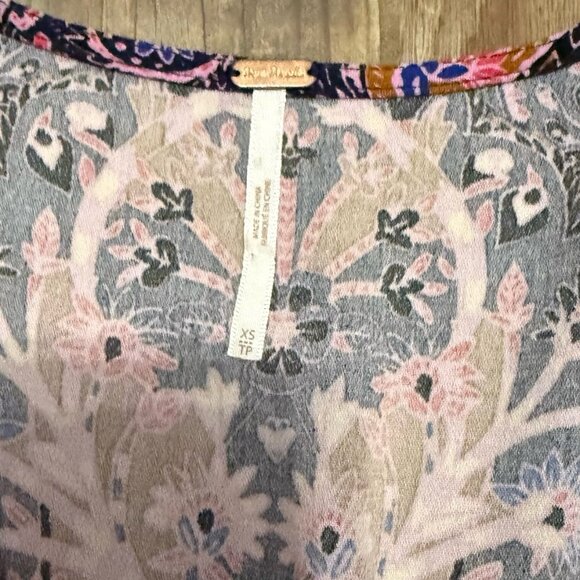 Free People Bella Printed Boho Floral Pink Tunic Top - Picture 2 of 3